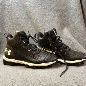 Under Armour Black and White Sports Cleats